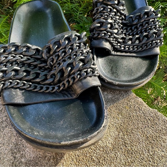 Kendall & Kylie Shoes - KENDALL + KYLIE • Black Slides Shiloh Sz 8